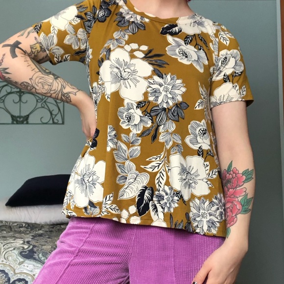 Floral Print Top - Picture 2 of 12